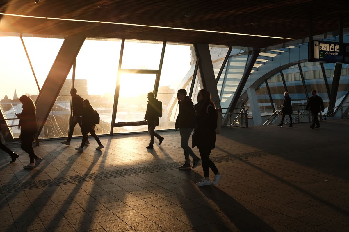 Crowded commuters travelling through a city representing the modern rat race